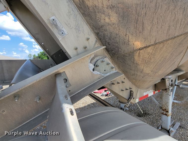 image for item HY9021 2015 Heil  pneumatic dry bulk trailer