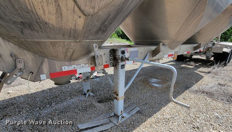 image for item HY9021 2015 Heil  pneumatic dry bulk trailer