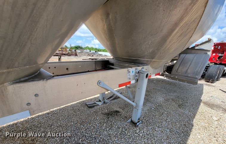 image for item HY9021 2015 Heil  pneumatic dry bulk trailer