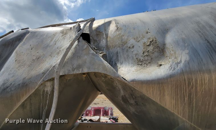 image for item HY9021 2015 Heil  pneumatic dry bulk trailer