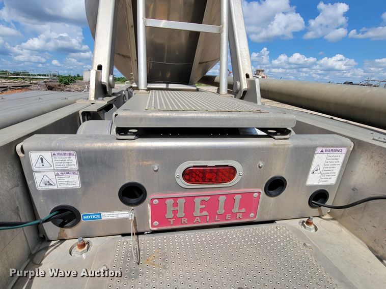 image for item HY9021 2015 Heil  pneumatic dry bulk trailer
