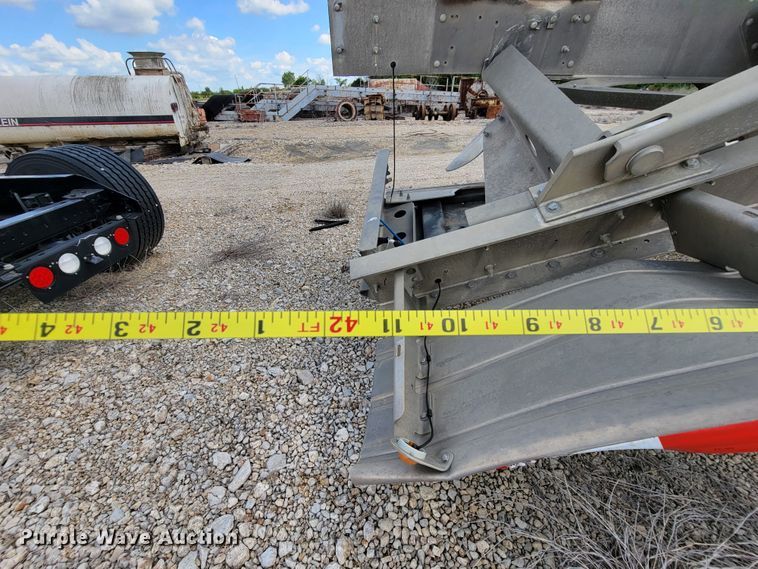 image for item HY9021 2015 Heil  pneumatic dry bulk trailer