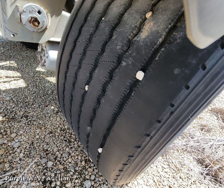 image for item HY9021 2015 Heil  pneumatic dry bulk trailer