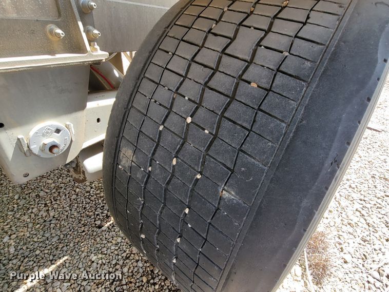 image for item HY9021 2015 Heil  pneumatic dry bulk trailer