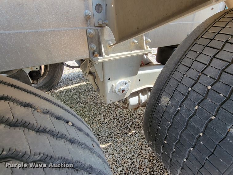 image for item HY9021 2015 Heil  pneumatic dry bulk trailer