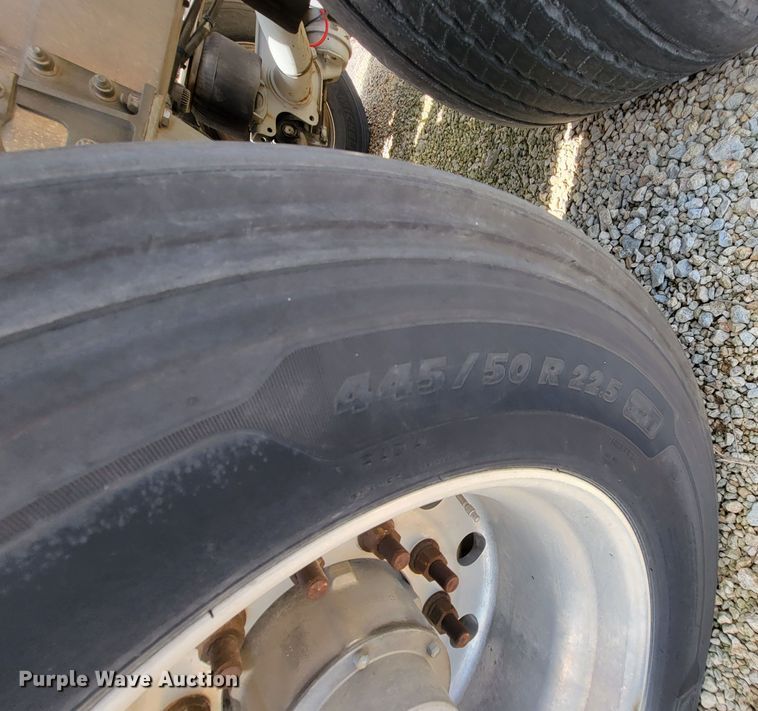 image for item HY9021 2015 Heil  pneumatic dry bulk trailer