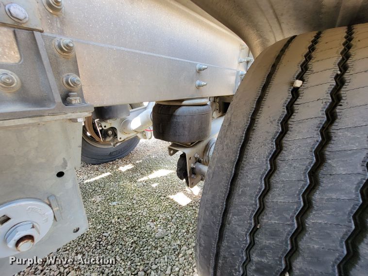 image for item HY9021 2015 Heil  pneumatic dry bulk trailer