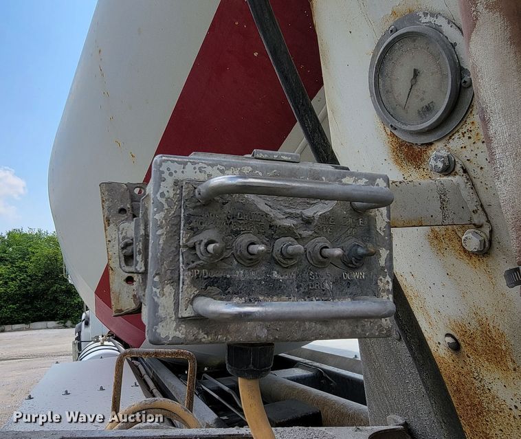 image for item HY9022 2006 Sterling LT9500  ready mix truck