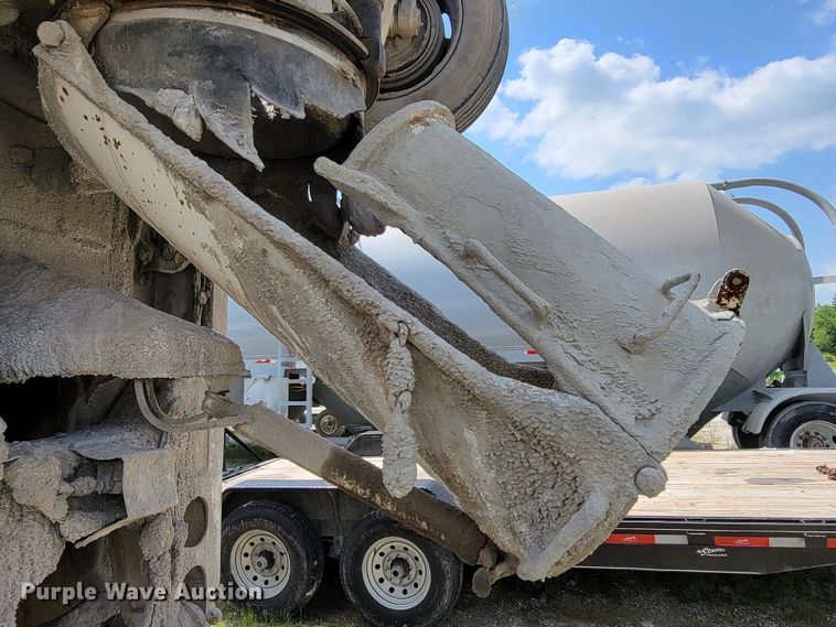 image for item HY9022 2006 Sterling LT9500  ready mix truck