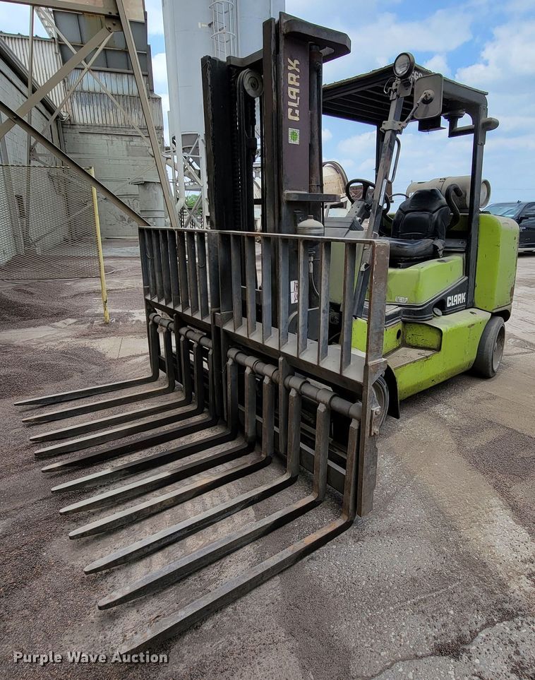 image for item HY9024 Clark CGC55  forklift