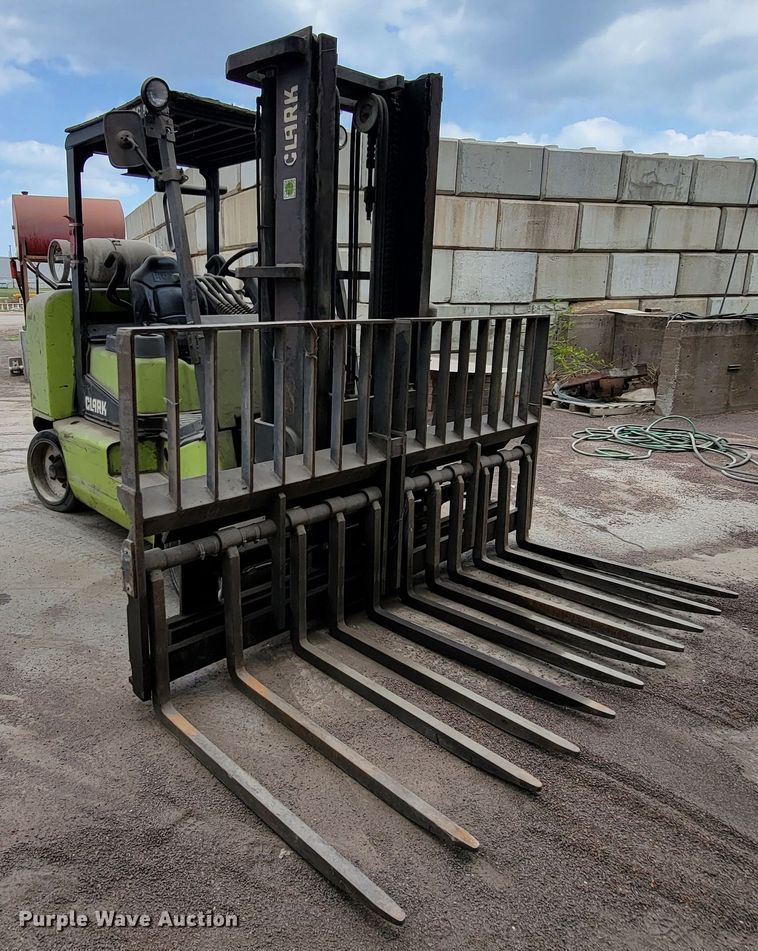 image for item HY9024 Clark CGC55  forklift