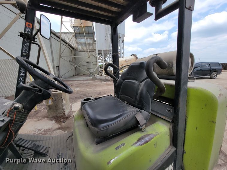 image for item HY9024 Clark CGC55  forklift