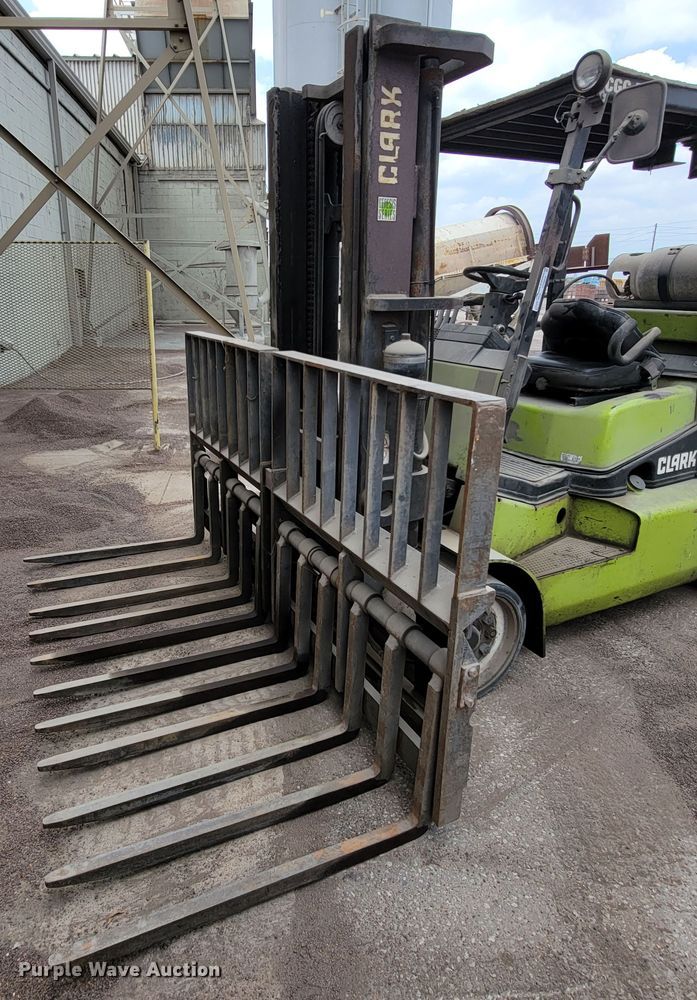 image for item HY9024 Clark CGC55  forklift