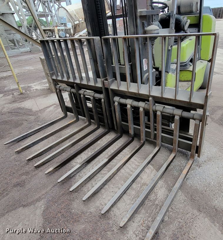 image for item HY9024 Clark CGC55  forklift