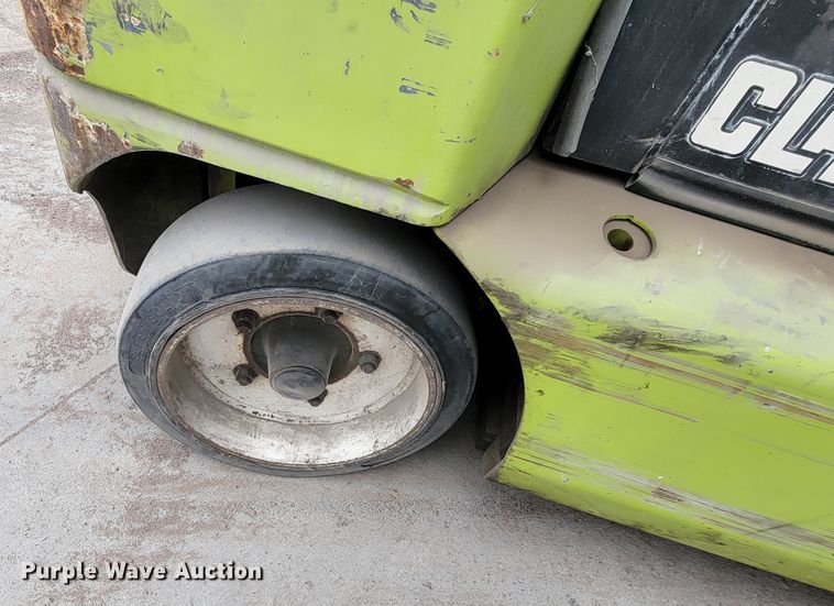 image for item HY9024 Clark CGC55  forklift