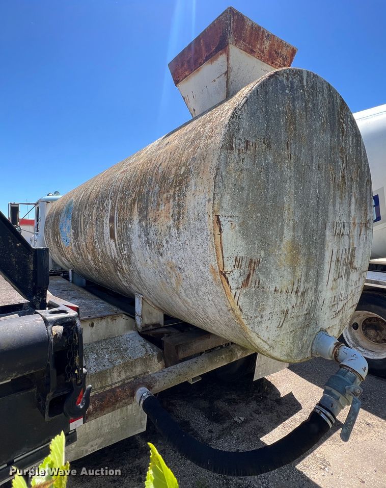 image for item JE9985 1982 Mack R688ST  water truck