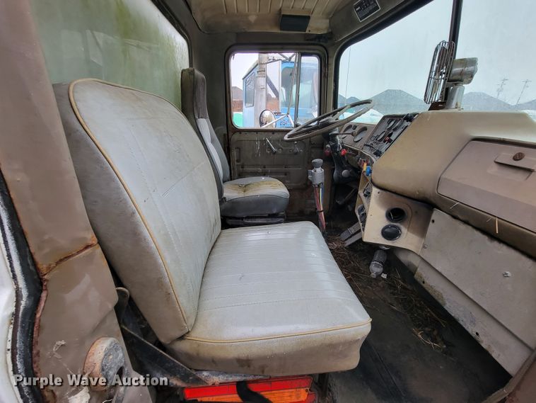 image for item JE9985 1982 Mack R688ST  water truck