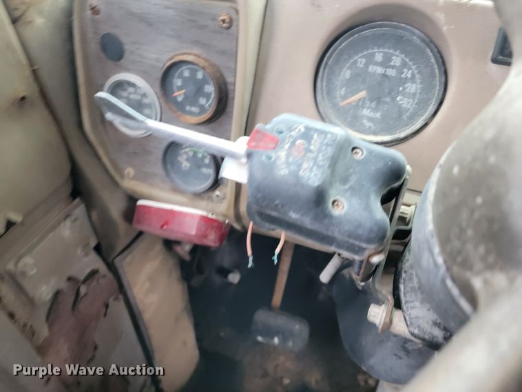 image for item JE9985 1982 Mack R688ST  water truck