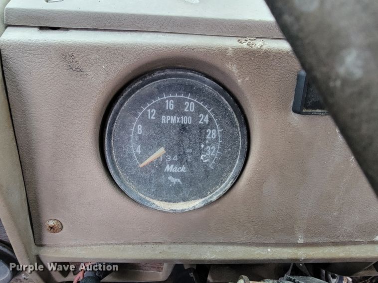 image for item JE9985 1982 Mack R688ST  water truck