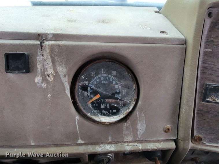 image for item JE9985 1982 Mack R688ST  water truck