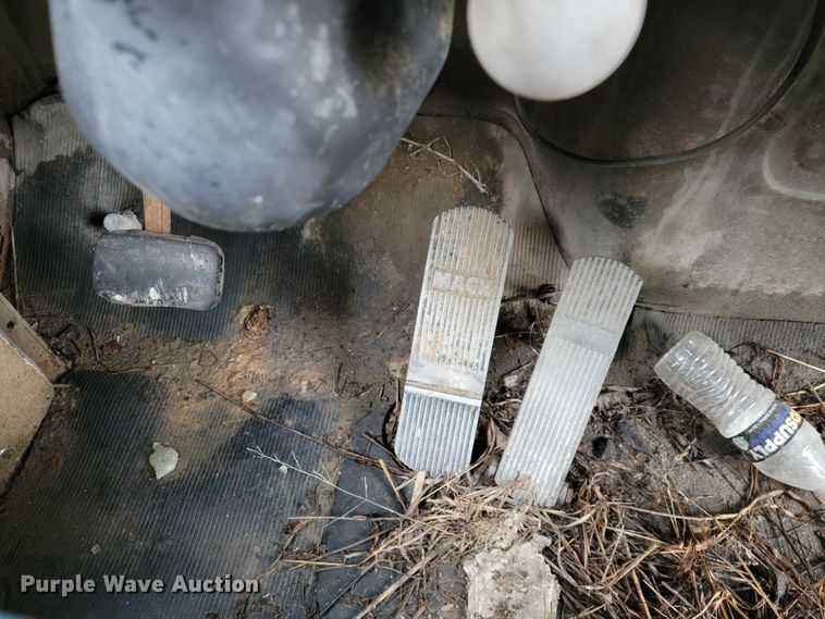 image for item JE9985 1982 Mack R688ST  water truck