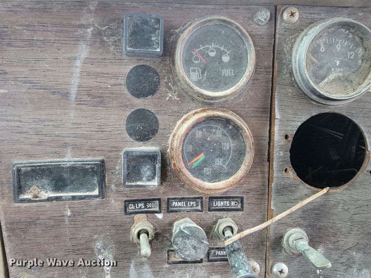 image for item JE9985 1982 Mack R688ST  water truck