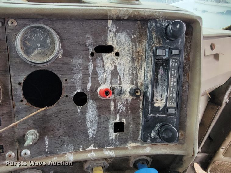 image for item JE9985 1982 Mack R688ST  water truck