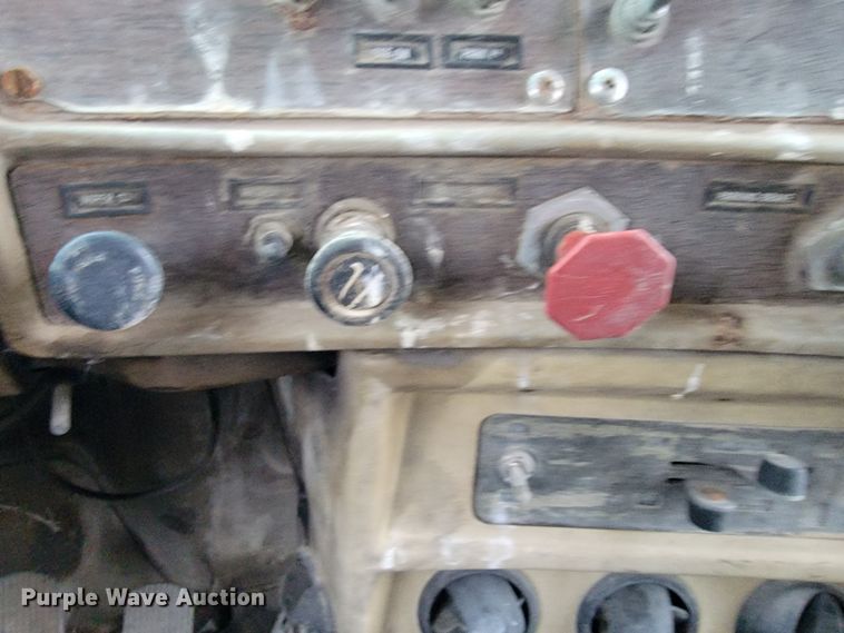 image for item JE9985 1982 Mack R688ST  water truck