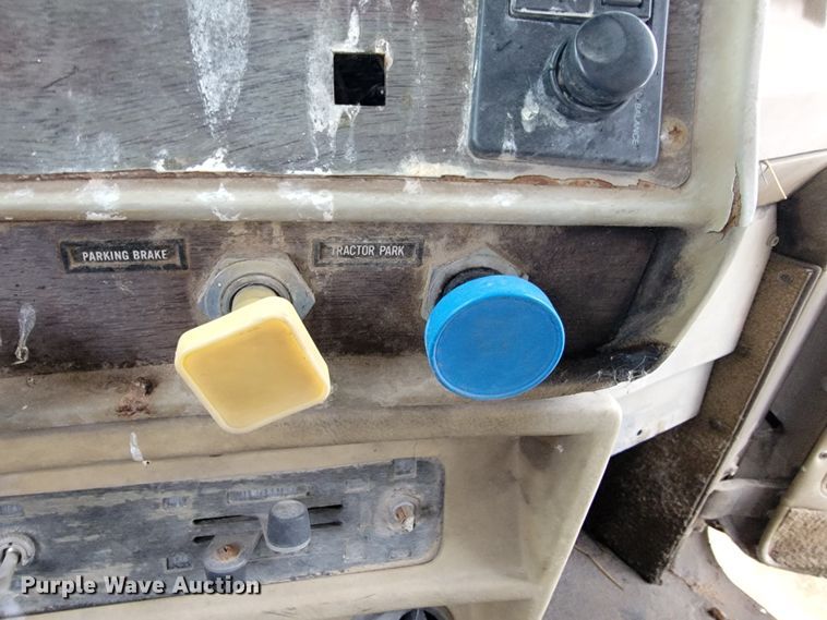 image for item JE9985 1982 Mack R688ST  water truck