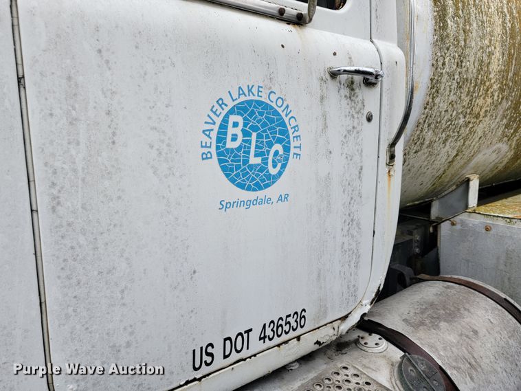 image for item JE9985 1982 Mack R688ST  water truck