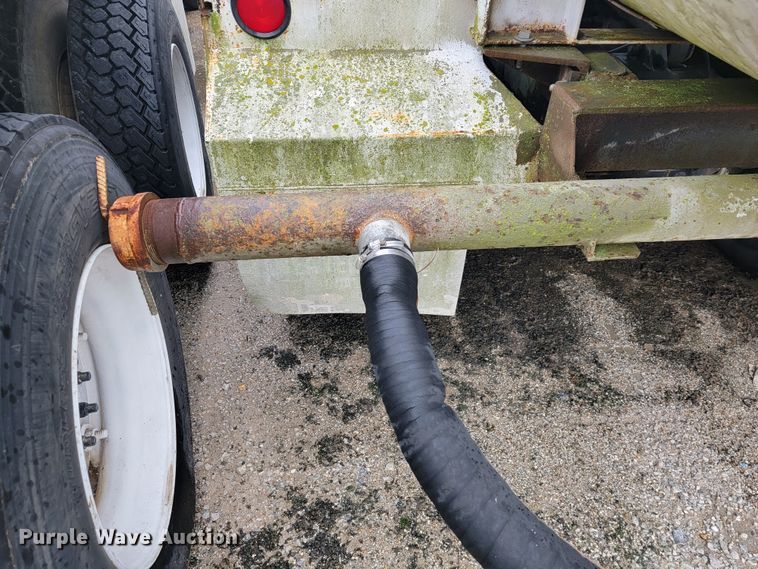 image for item JE9985 1982 Mack R688ST  water truck