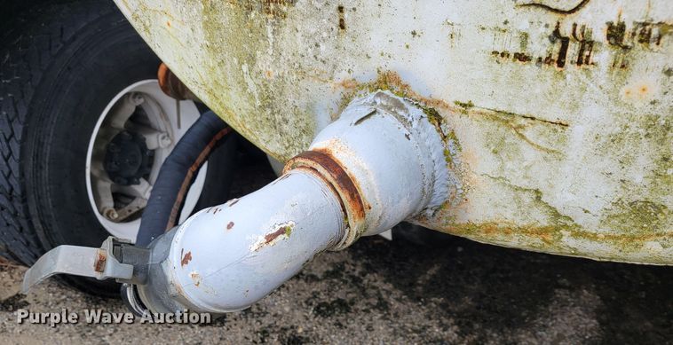 image for item JE9985 1982 Mack R688ST  water truck