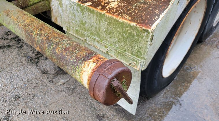 image for item JE9985 1982 Mack R688ST  water truck