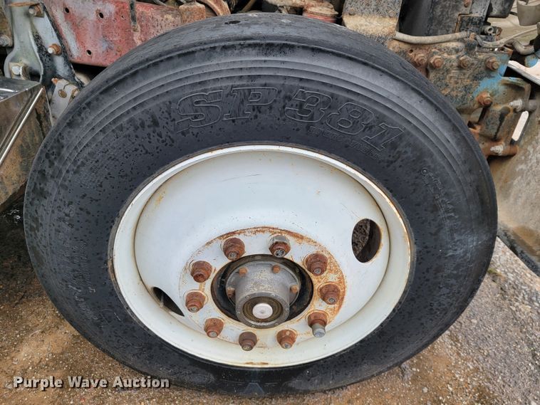 image for item JE9985 1982 Mack R688ST  water truck