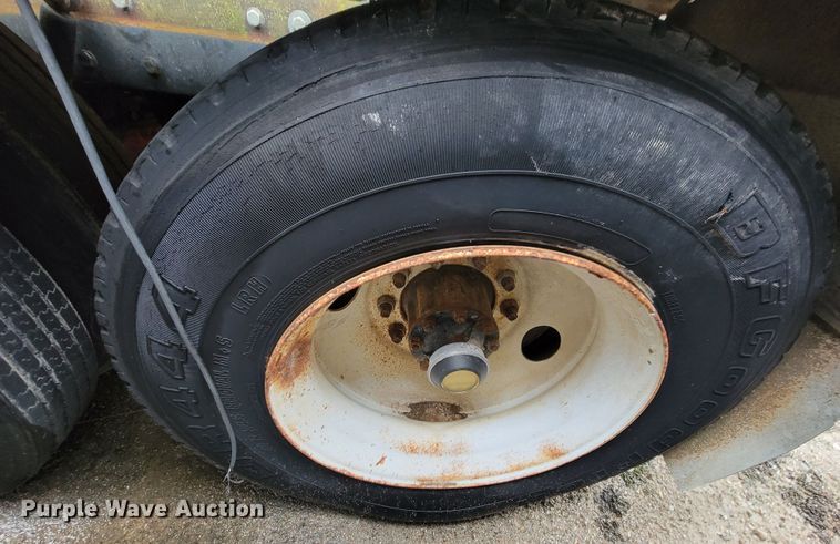 image for item JE9985 1982 Mack R688ST  water truck