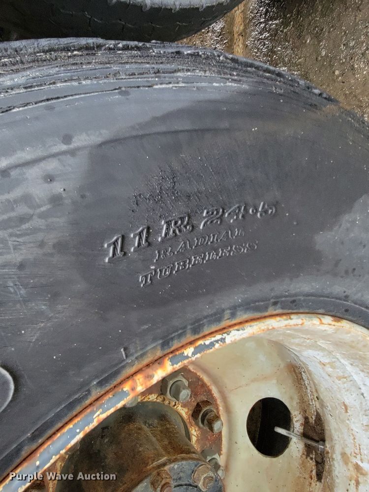 image for item JE9985 1982 Mack R688ST  water truck