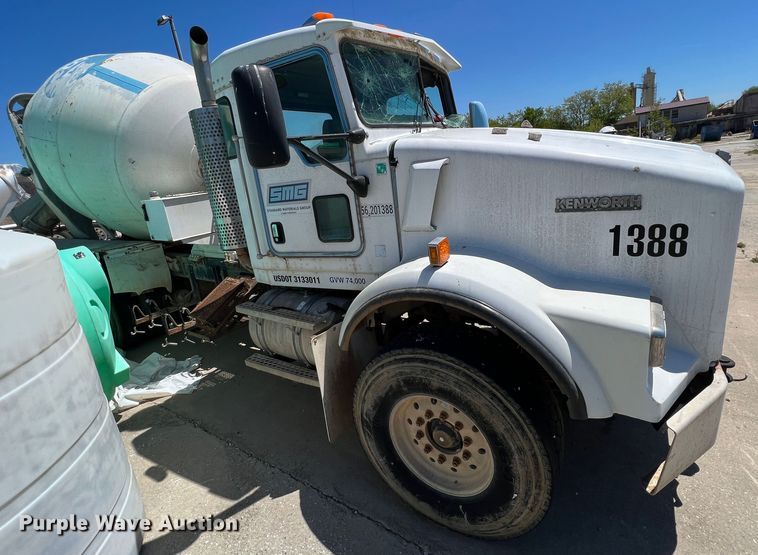 image for item JE9999 2004 Kenworth T800  ready mix truck