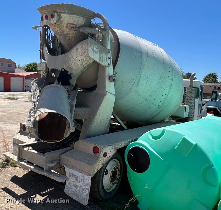 image for item JE9999 2004 Kenworth T800  ready mix truck