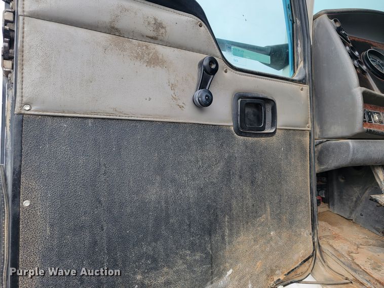 image for item JE9999 2004 Kenworth T800  ready mix truck