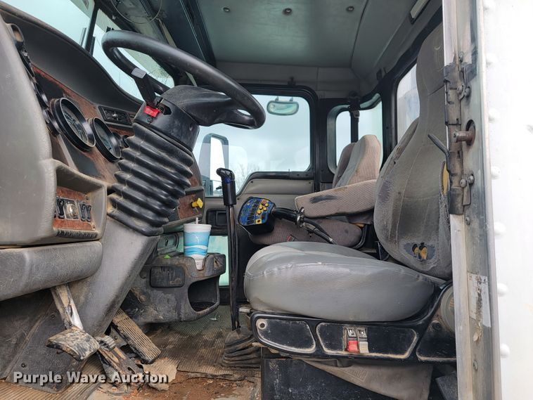 image for item JE9999 2004 Kenworth T800  ready mix truck