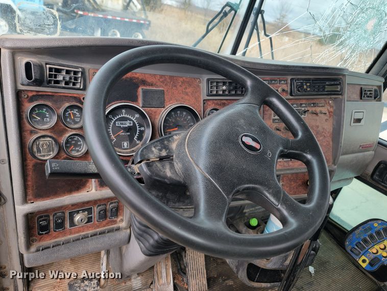 image for item JE9999 2004 Kenworth T800  ready mix truck