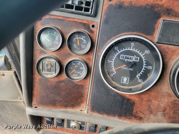 image for item JE9999 2004 Kenworth T800  ready mix truck