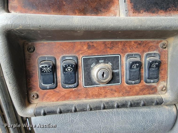 image for item JE9999 2004 Kenworth T800  ready mix truck