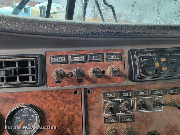 image for item JE9999 2004 Kenworth T800  ready mix truck