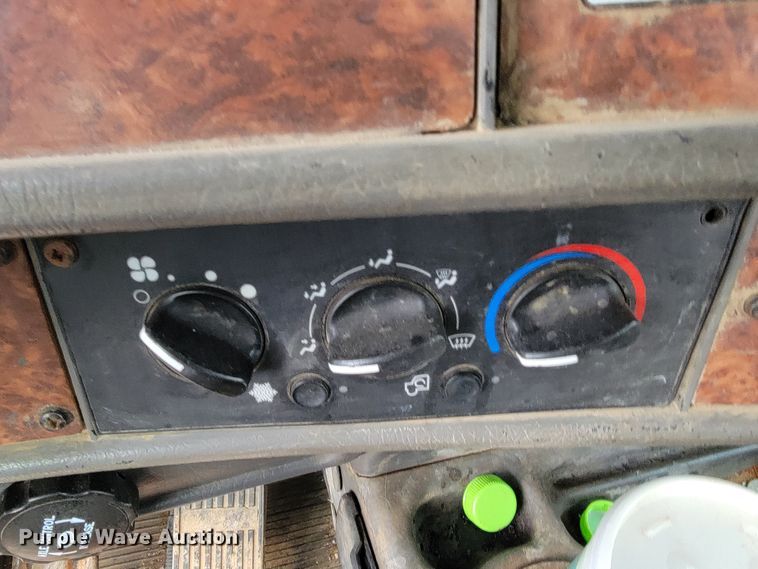 image for item JE9999 2004 Kenworth T800  ready mix truck