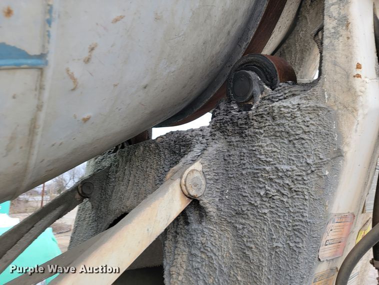 image for item JE9999 2004 Kenworth T800  ready mix truck