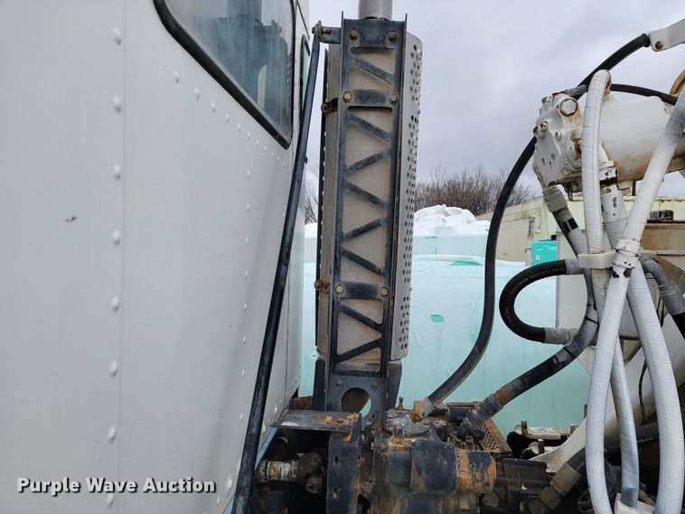 image for item JE9999 2004 Kenworth T800  ready mix truck