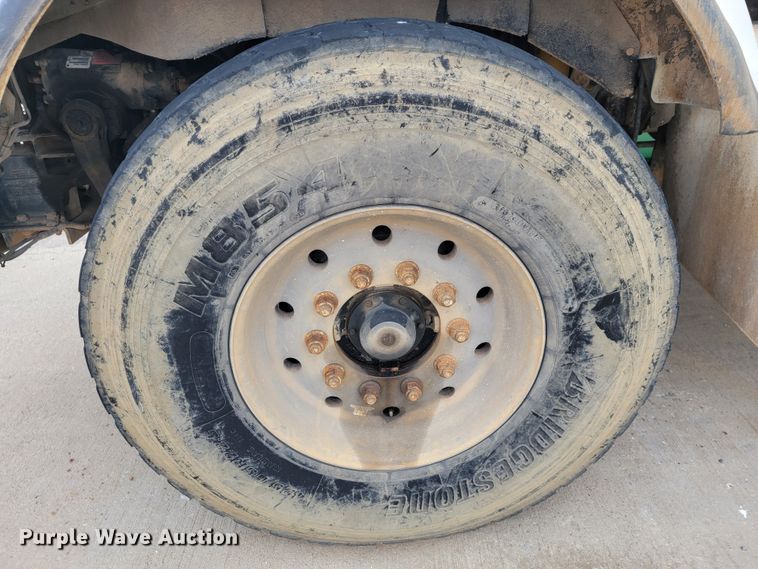 image for item JE9999 2004 Kenworth T800  ready mix truck