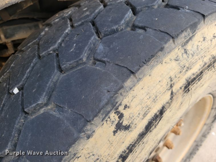 image for item JE9999 2004 Kenworth T800  ready mix truck