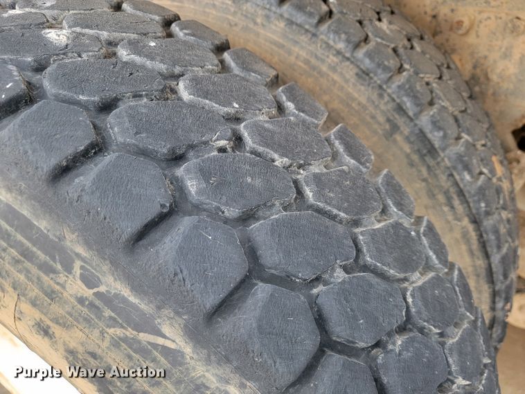 image for item JE9999 2004 Kenworth T800  ready mix truck